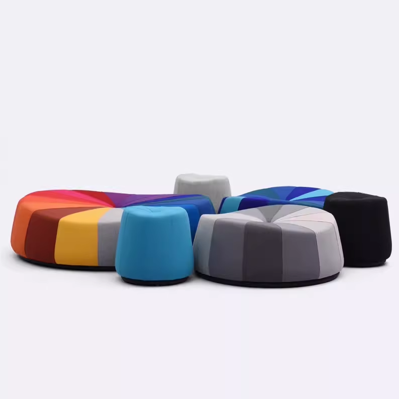 灵动之座：探寻多功能弧形沙发在公共空间中的妙用