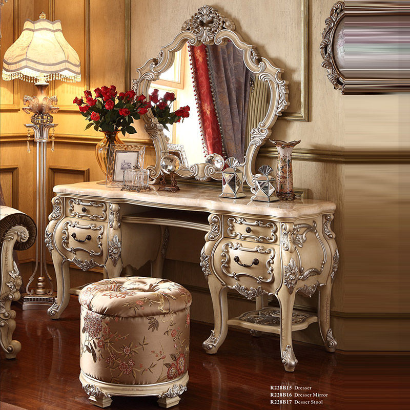 ������ʵľ��ױ��D-016