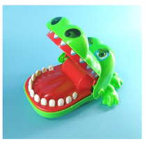 Science and Technology Museum creative gift bite finger big crocodile student prize stage activity performance childrens board game toy