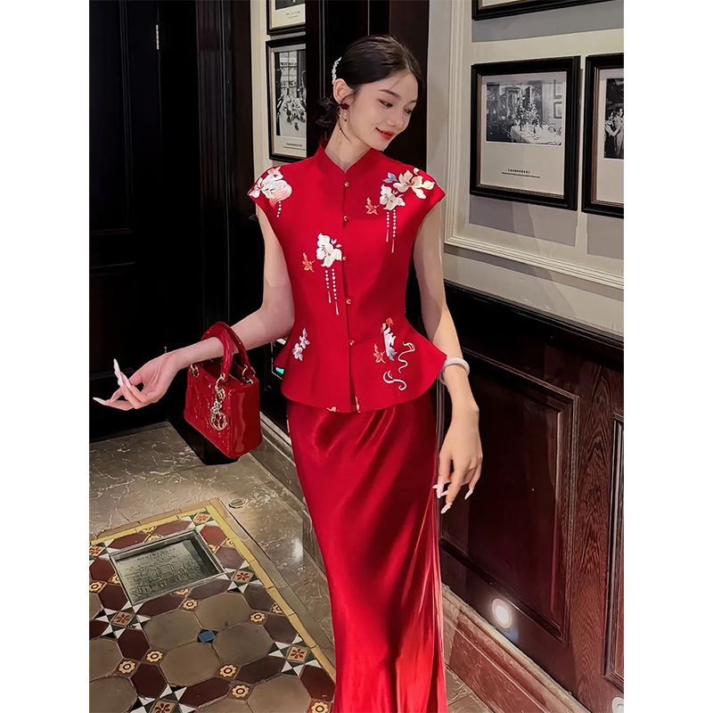 New Chinese-Style Engagement Dress for Women, National Style Cheongsam Set, Elegant and High-End Satin Red Toast Dress for the Bride