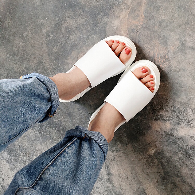 2026 Summer Sandals Genuine Leather Platform Thick-Soled Slip-On Slippers for Women, White Slippers for Outdoor Wear, Height-Increasing Simple Pure Leather Sandals