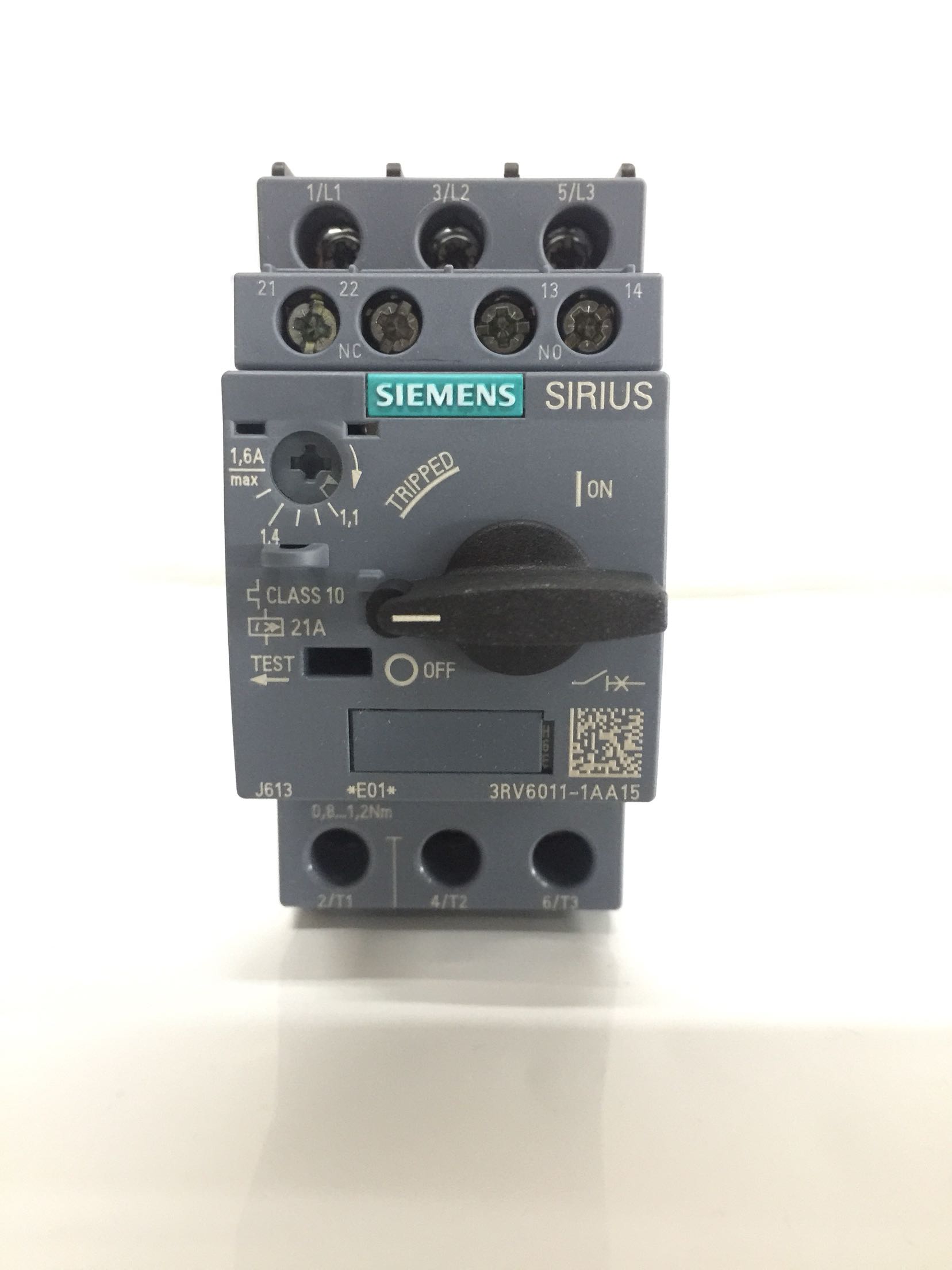 Siemens 3RV6011-1AA15 new circuit breaker motor protectors spot on spot