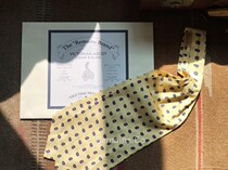 Remains vintage traditional English Ascot scarf wide tie