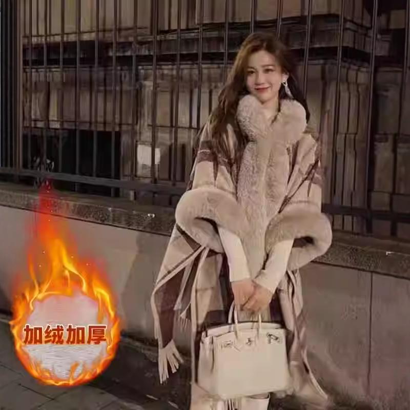 Plaid Woolen Hooded Cape Coat with Plush Lining for Women, Autumn and Winter, Large Fur Collar, Thickened Mid-Length Fur Coat Plaid Woolen Hooded Cape Coat with Plush Lining for Women, Autumn and Winter, Large Fur Collar, Thickened Mid-Length Fur Coat