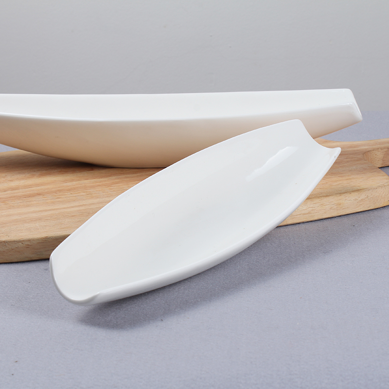 Pure white ceramic hotel tableware creative Japanese boat contracted strip stock dish plate strip plate plate