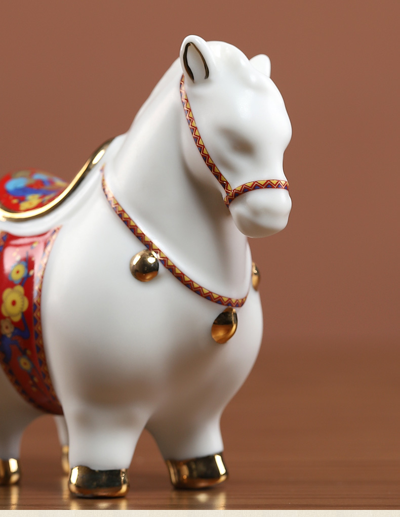 The east mud horse furnishing articles ceramics handicraft horse office desktop tang decoration accessories small delicate red