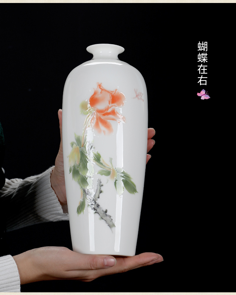 Oriental clay ceramic hand - made vase is placed a pair of Chinese classical/butterfly love deep rich ancient frame sitting room decoration