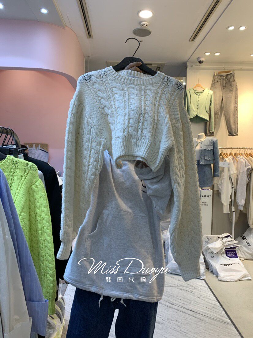 nob Korea East gate 2022 Spring new round neckline Twist Fashion Brief about 100 hitchhiknitwear