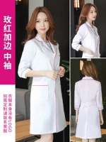 Женщина Мейхонг плюс средний рукав