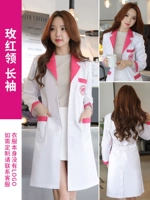 Женщина роза красная шея с длинными рукавами