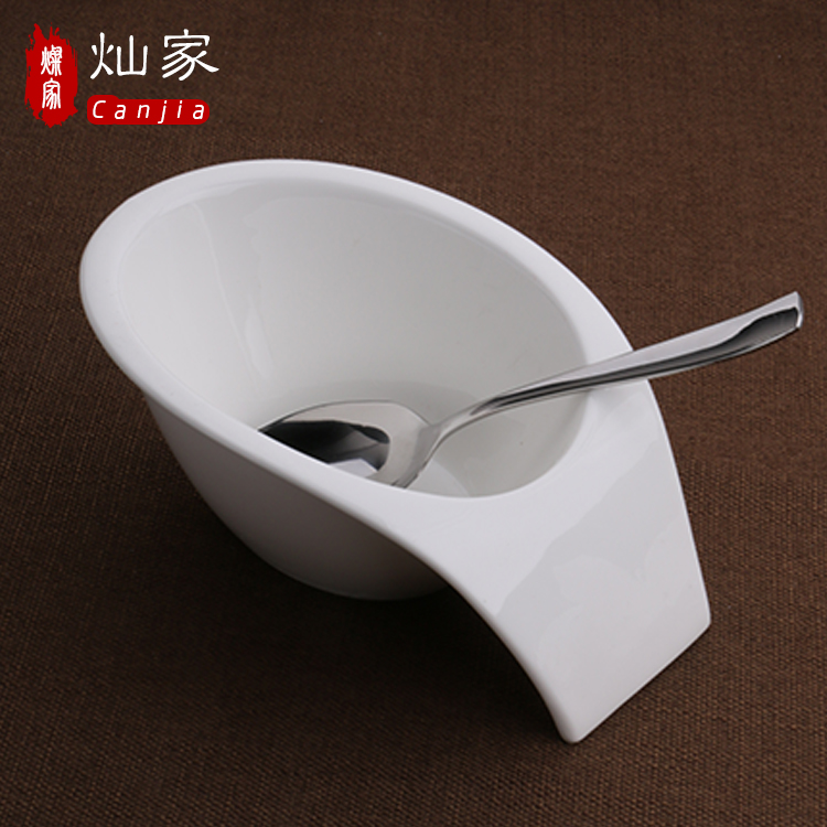 Pure white ceramic tableware rainbow such as bowl soup bowl shaped straw hat bowl of fruit bowl bowl of time