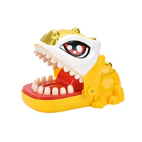 Желтый Го Чао кусает руки, чтобы разбудить льва