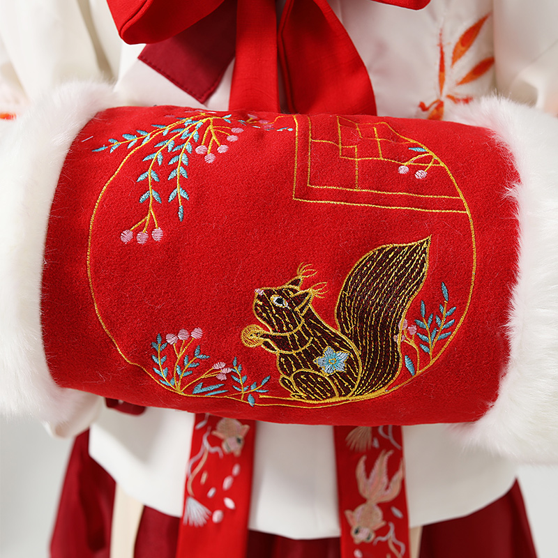 Original retro ancient hand warmer Hanfu hand-made hand warmer winter thickened Han element accessories embroidery plus velvet hand warmer