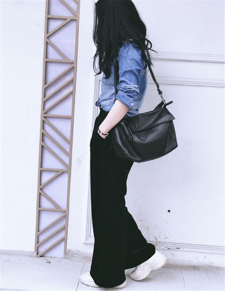 Half Van Original 2022 New Tide New Bull Leather Single Shoulder Bag Casual Bag Lady Brief hand carrying bag Oblique Satchel Bag