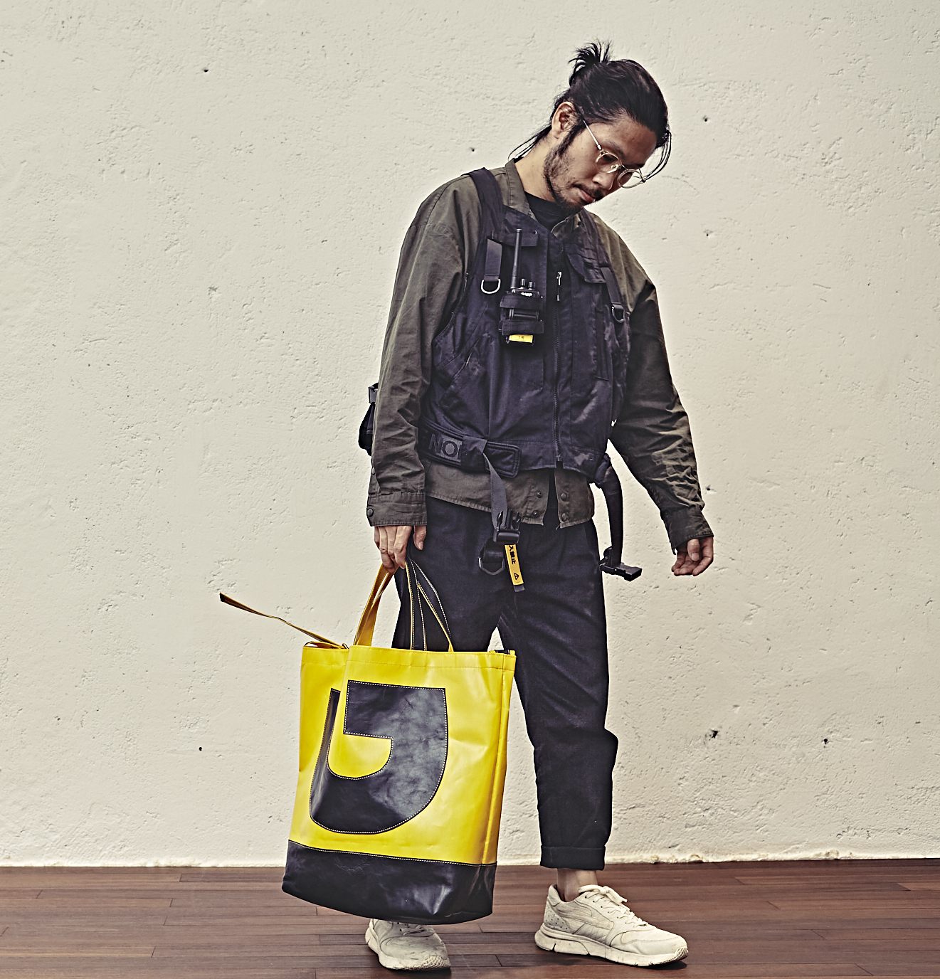 Half Van Van 2022 New tidal wave Casual Care Special Bag Waterproof Oil Cloth for men and women bags Large-capacity shopping bag Female Slanted Satchel