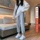 Длинный, подходит для весны и осени