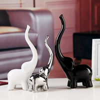 Черно -белый серебряный набор слонов