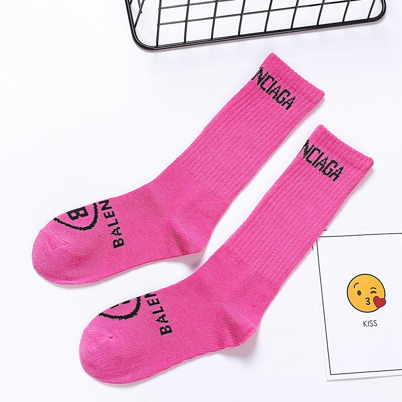 2019 trẻ em mới màu vớ Hàn khí nước ngoài cô gái mùa thu cá tính cao-sock 12 tuổi vớ đỏ ròng.