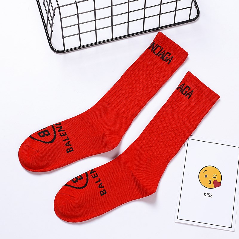 2019 trẻ em mới màu vớ Hàn khí nước ngoài cô gái mùa thu cá tính cao-sock 12 tuổi vớ đỏ ròng.