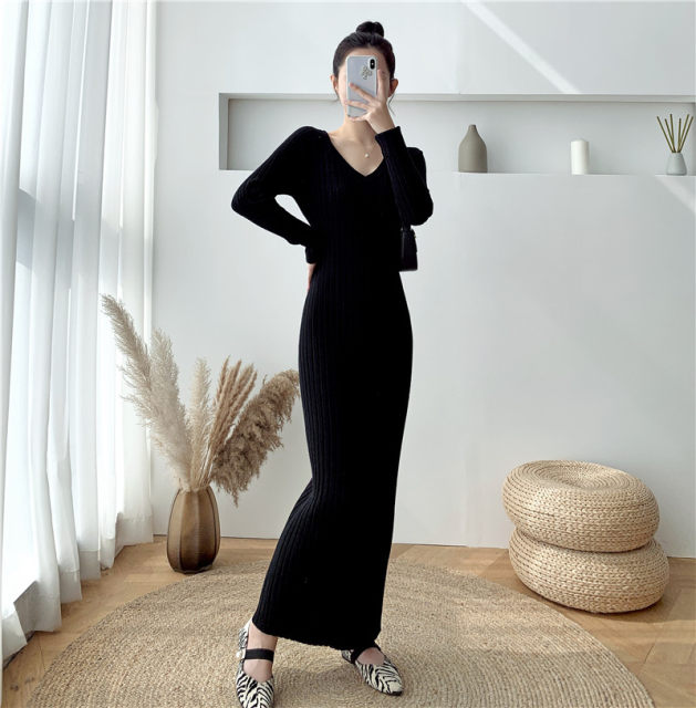 Super long V-neck knitted dress women's autumn and winter self-cultivation bag hip bottoming shirt with knitted sweater over the knee long skirt