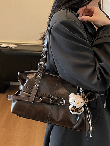 Вместительная и большая небольшая дизайнерская сумка на одно плечо, тренд сезона