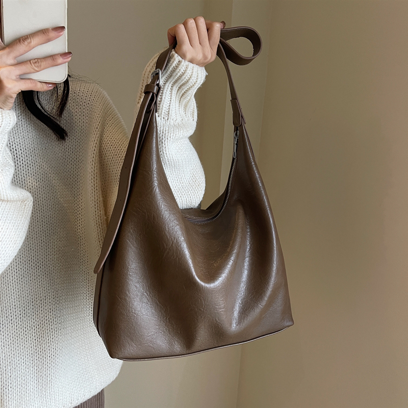 Mud-Colored Soft Large-Capacity Tote Bag Crossbody Bag 2026 New Trendy Fashion Versatile Melard Shoulder Bag Large Bag