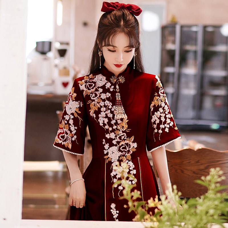 Qipao toast to the bride 2021 new spring and autumn season wedding engagement with a slim gown back door Chinese woman