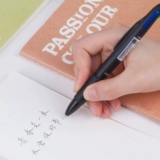 Многоцветная черная зеленая красная синяя шариковая ручка