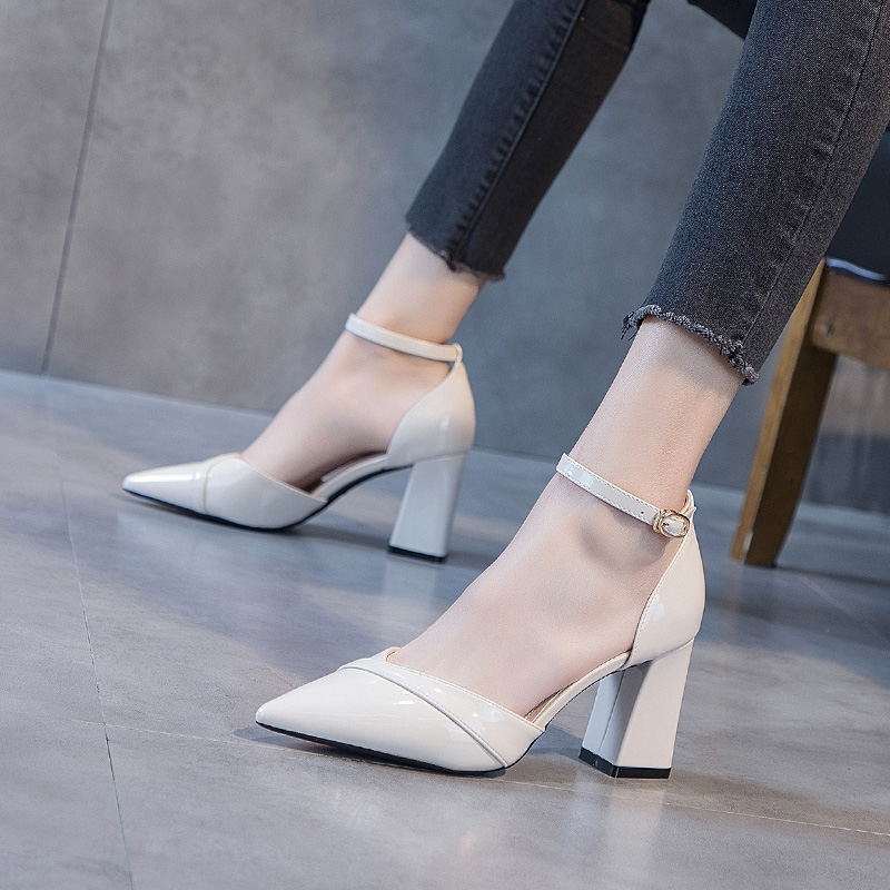 Модные туфли 2022 женские на каблуке. Туфли женские. Туфли-лодочки. Модная летняя обувь женская без каблука. Стильные туфли.