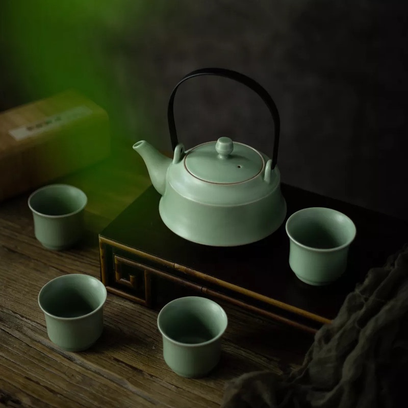 Shanglin Lake Yue Kiln Celadon Green Glaze Tea Set with Handle, Ningbo Intangible Cultural Heritage, 1 Pot and 4 Cups, Ningbo Cixi Specialty Gift