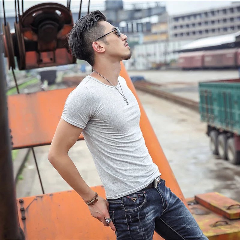 Mùa hè siêu mỏng nam ngắn tay T-Shirt băng lụa phương thức slim chặt V-Cổ mùa hè nửa tay t-shirt quần áo