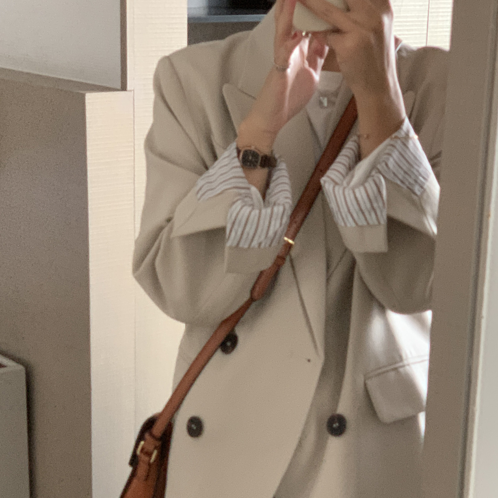 Mi White suit coat woman 2023 Spring and Autumn Han version of English wind advanced design blowing street casual suit
