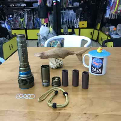 Professional diving flashlight High-power strong light long-range LED lamp beads diving fishing hole exploration