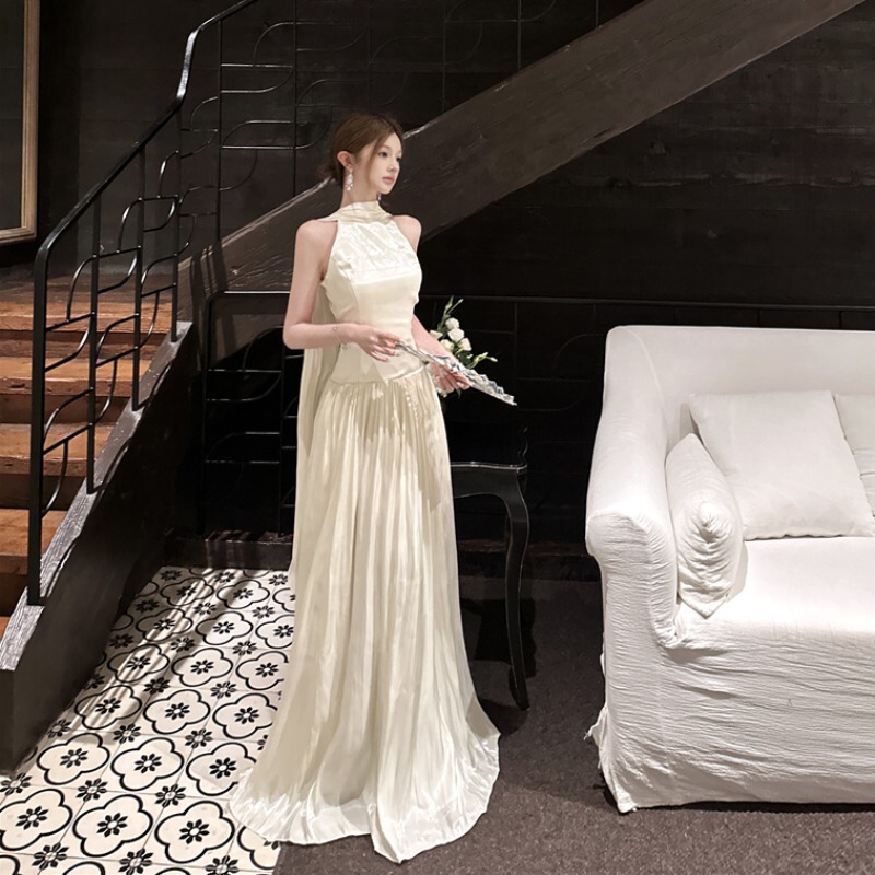 French-Style High-End Glossy Halter-Neck Dress with Streamers, Evening Gown, Birthday Party Dress, Elegant Waist-Cinching Slimming Long Dress