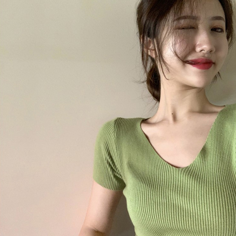Korean version of matcha green short sleeve slim smart top T-shirt sexy V-neck avocado green ice silk sweater women's thin