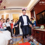 Перекачать доску давления, чтобы жениться на поддельном свадьбе, свадебная дверь скакала прыгает с жениха жениха жениха, игра, чтобы забрать набор реквизита