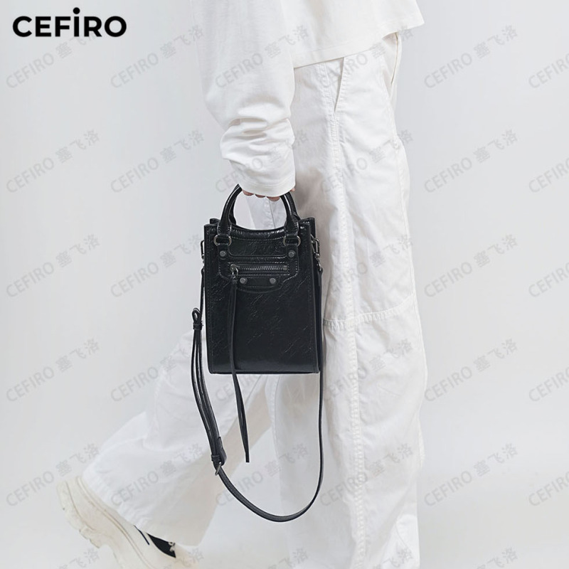 【Cefilo official store】Wrinkled Oil Wax Motorcycle Bag Punk Style Versatile Handbag Crossbody Bag for Women 1178
