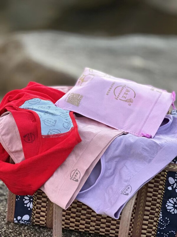 A Box of Three Pairs of Queen Size Women's Large Size Underwear, Pure Cotton, High Elasticity, Seamless, Breathable and Sweat-Absorbent for Summer