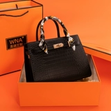 Сумка, крокодиловый принт, подарок на день рождения