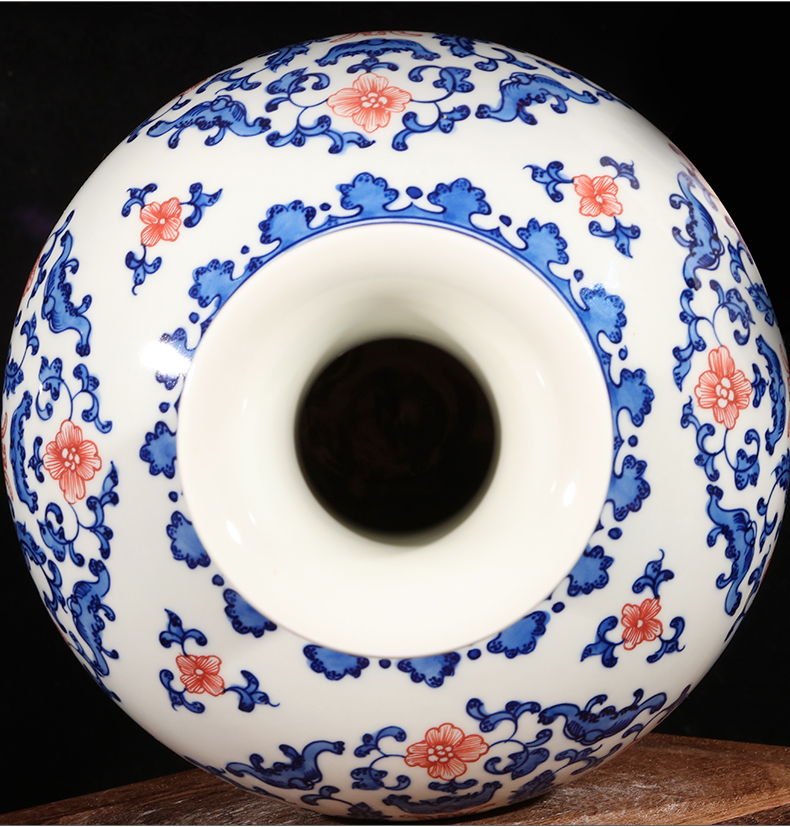 Jingdezhen ceramics imitation qianlong hand - made Chinese style restoring ancient ways is blue and white porcelain vase wine sitting room adornment is placed