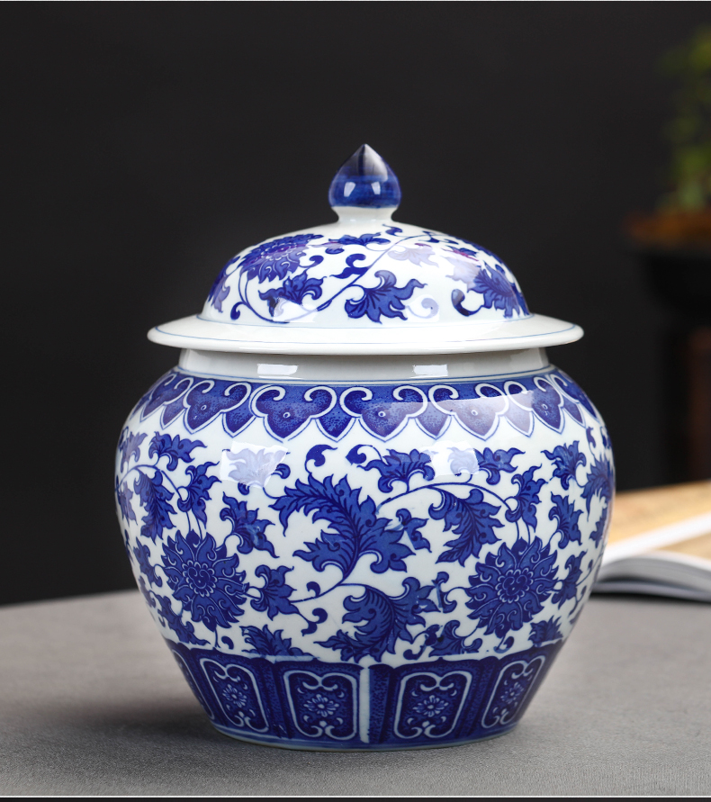 Blue and white porcelain of jingdezhen ceramics general tank storage tank pickle jar with cover Chinese sitting room adornment is placed