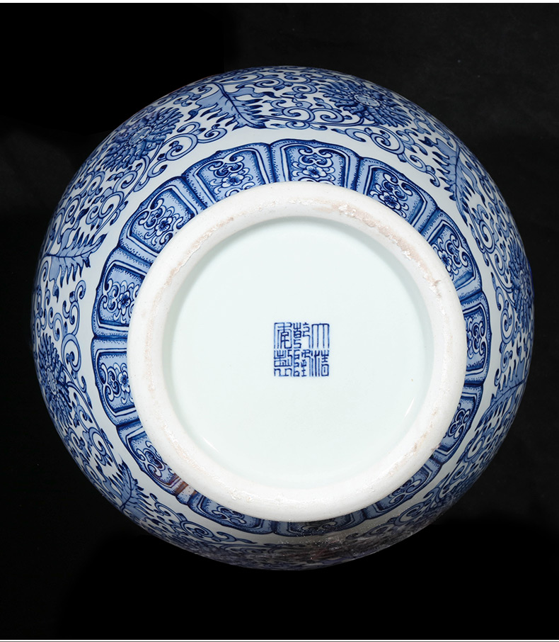 Jingdezhen ceramics creative imitation qianlong antique blue and white porcelain vases, flower arrangement of Chinese style porch place ornament