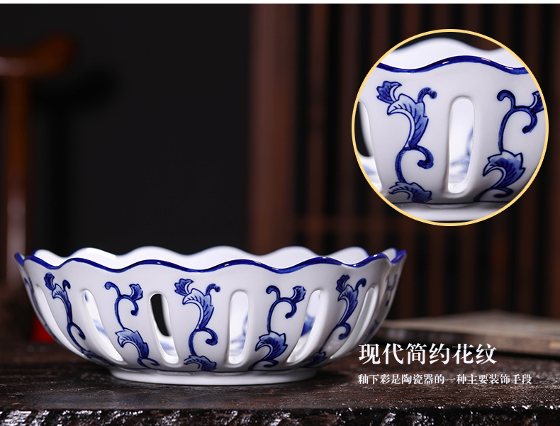 Creative household table sitting room antique Chinese blue and white porcelain of jingdezhen ceramics hollow - out fruit bowl dried fruit tray