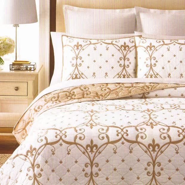 Màu xanh và trắng quá trình bông quilting là để được thêu bìa giường bông đều có máy lạnh ba mảnh mát mẻ vào mùa hè - Trải giường thảm lông trải giường ngủ
