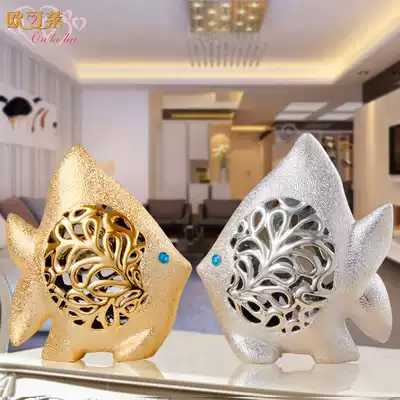 Modern newlyweds TV cabinet wine cabinet decorations new room living room to kiss fish kissing fish wedding gifts