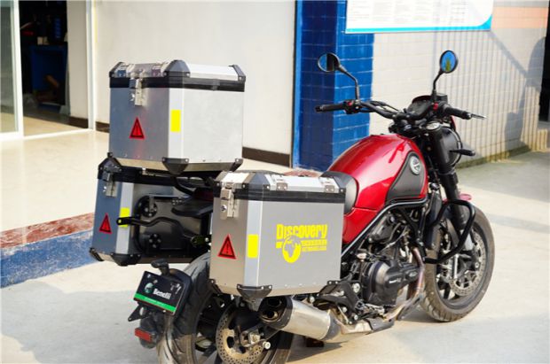 Benelli Leoncino Cub 500 hợp kim nhôm bên hộp vali ba hộp thân cây hộp đuôi khung - Xe gắn máy phía sau hộp thùng chứa đồ xe máy