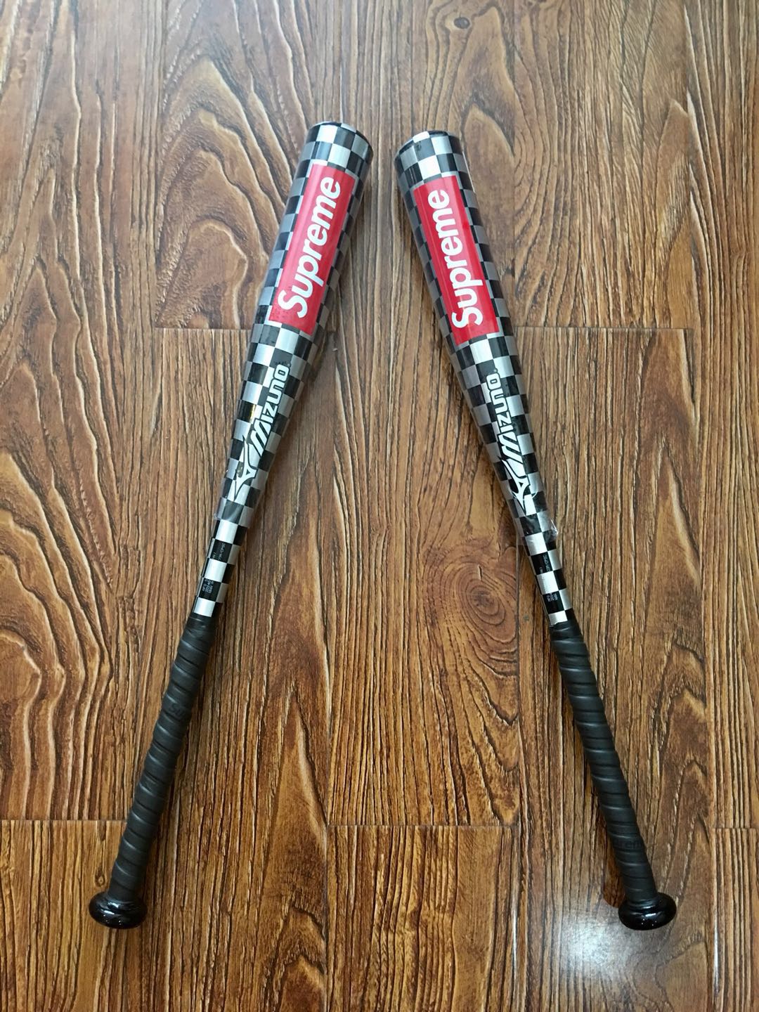 supreme mizuno bat