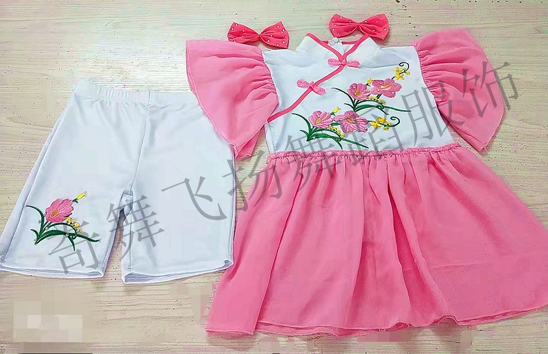 Taoli Cup Little Orchid Award Little Dancer In front of my house there is a small river solo dance costume children's June 1 performance