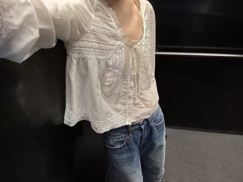 French-Style Elegant Retro Hollow Lace Square-Neck Front-Tie Design Long-Sleeve Shirt Short Summer Top for Women