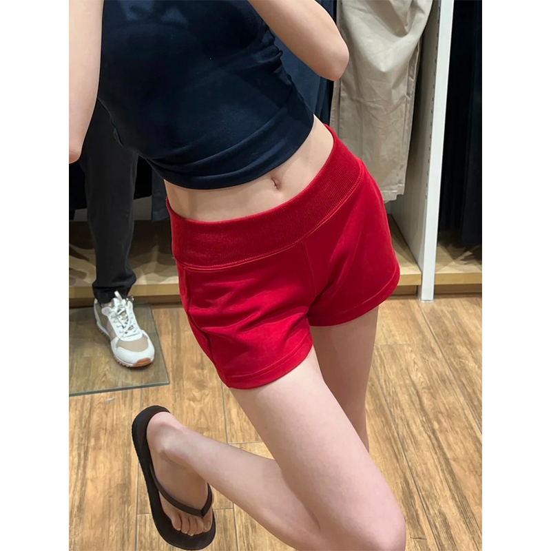 Red Hip-Hugging Shorts for Women, Summer 2026 New Style, Low-Waisted Three-Quarter Pants, Slim Fit, Slimming, Sports Hot Pants